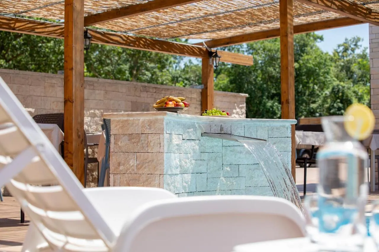 Hotel Natura Vilanija